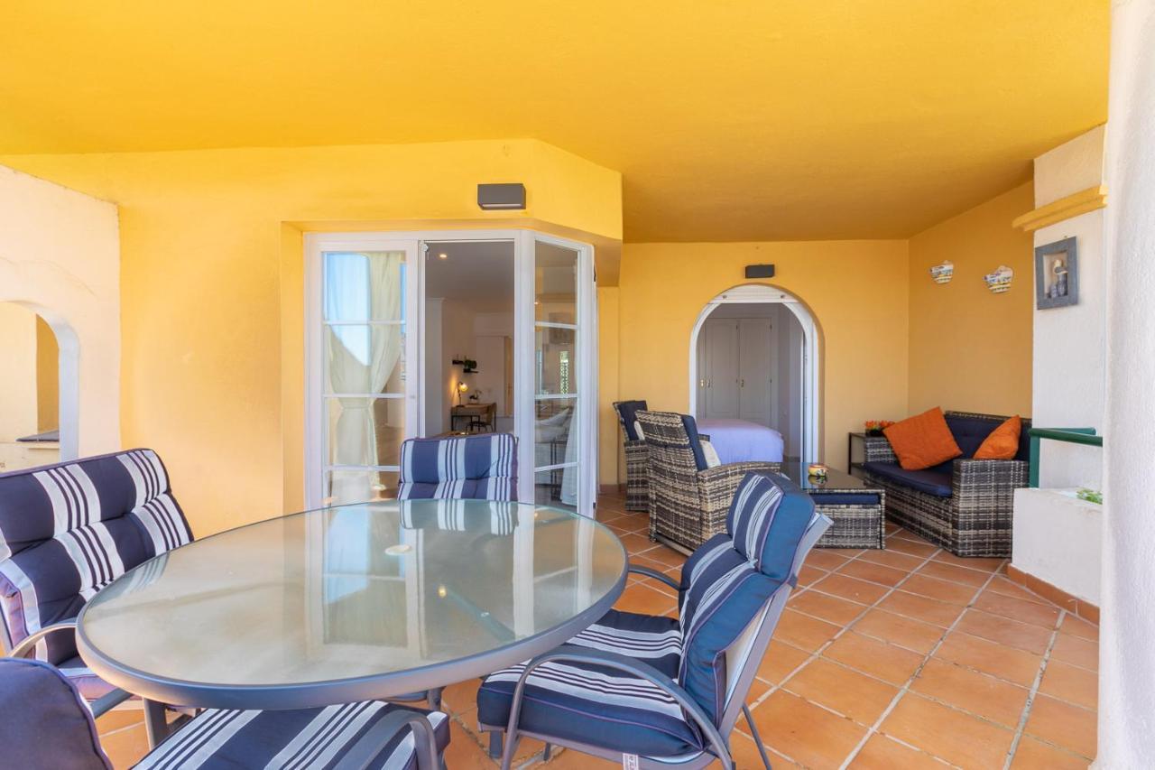 Great Views, Large Terrace & Walking Distance Appartement *