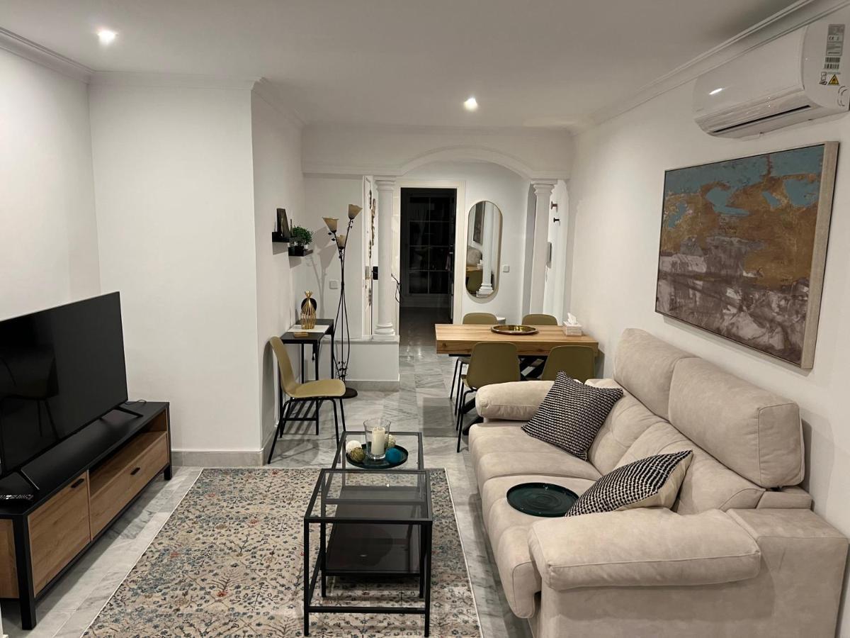 Great Views, Large Terrace & Walking Distance Appartement